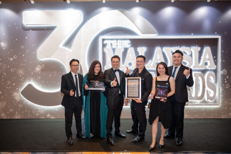 Picture of Global Precision Diagnostics with the Chairman of the Malaysia Book of Records (MBR), Dato Seri (Dr.) Michael Tio