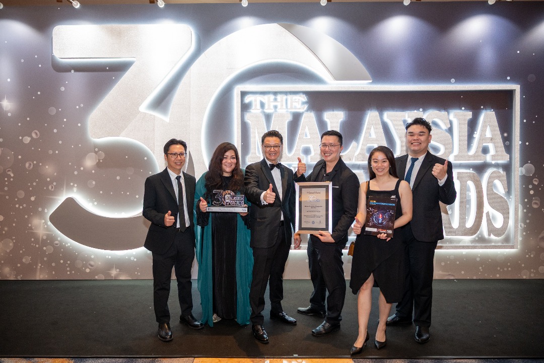 Picture of Global Precision Diagnostics with the Chairman of the Malaysia Book of Records (MBR), Dato Seri (Dr.) Michael Tio